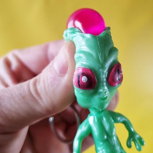 UFO figurás kulcstartó