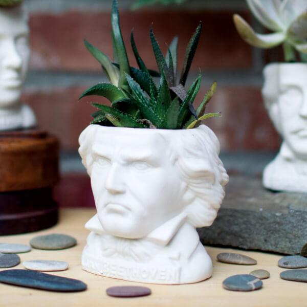 Ludwig van Beethoven virág tartó kaspó formában