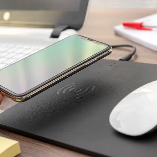 Mobiltelefon töltős egérpad