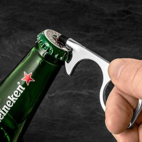 Sörnyitó funkcióval az érintésmentes multifunkciós kulcstartó