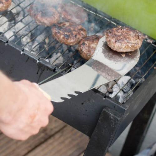 Férfias ajándék grillezéshez a machete grill spatula