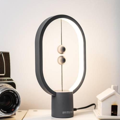 Innovatív balance lámpa a lakás dísze