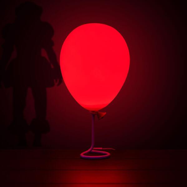 Eredeti Pennywise piros lufis lámpa horror rajongóknak