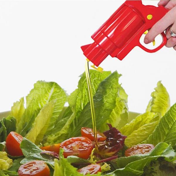 Szósz adagoló revolverrel akár olajak is locsolhatók