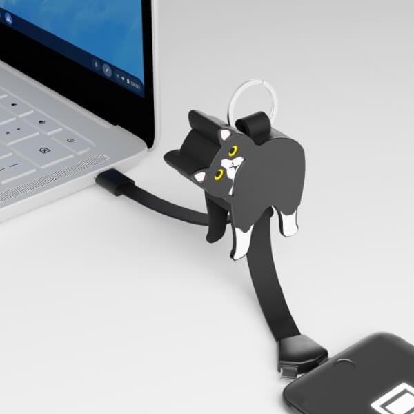 Mobiltelefon laptopról történő töltéséhez cicás kábel