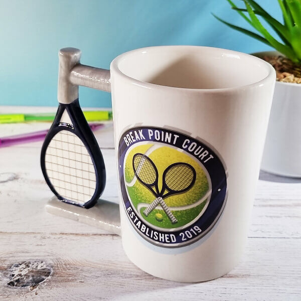Hasznos ajándék teniszezőknek egy teniszütő füles bögre